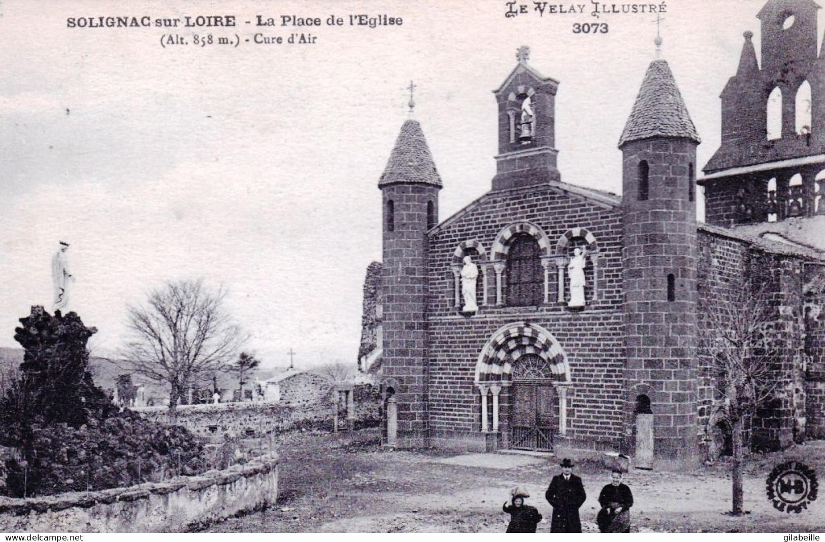 43 - haute loire -   SOLIGNAC sur LOIRE - la place de l eglise