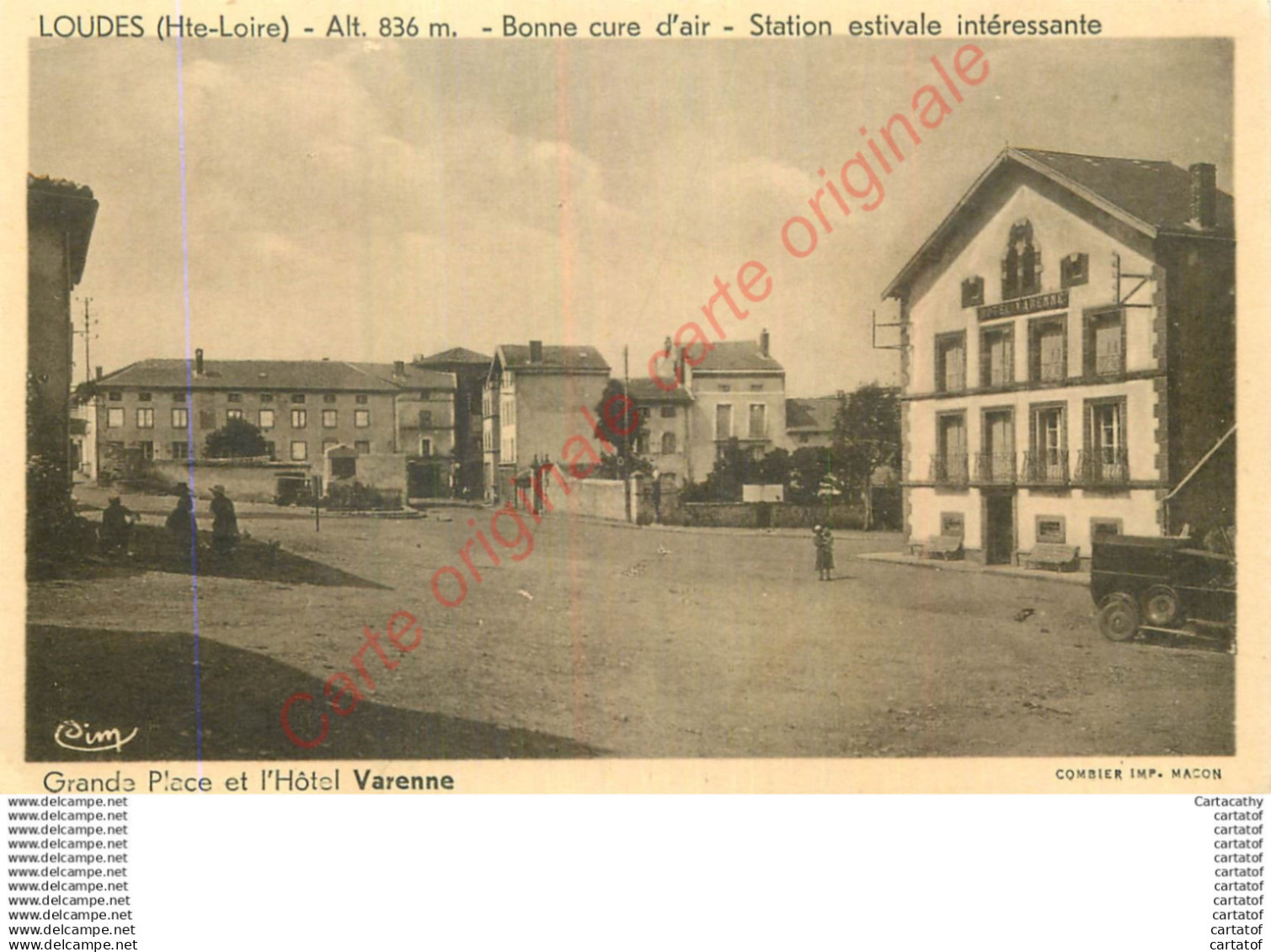 43.  LOUDES .  Grande Place et Hôtel Varenne .