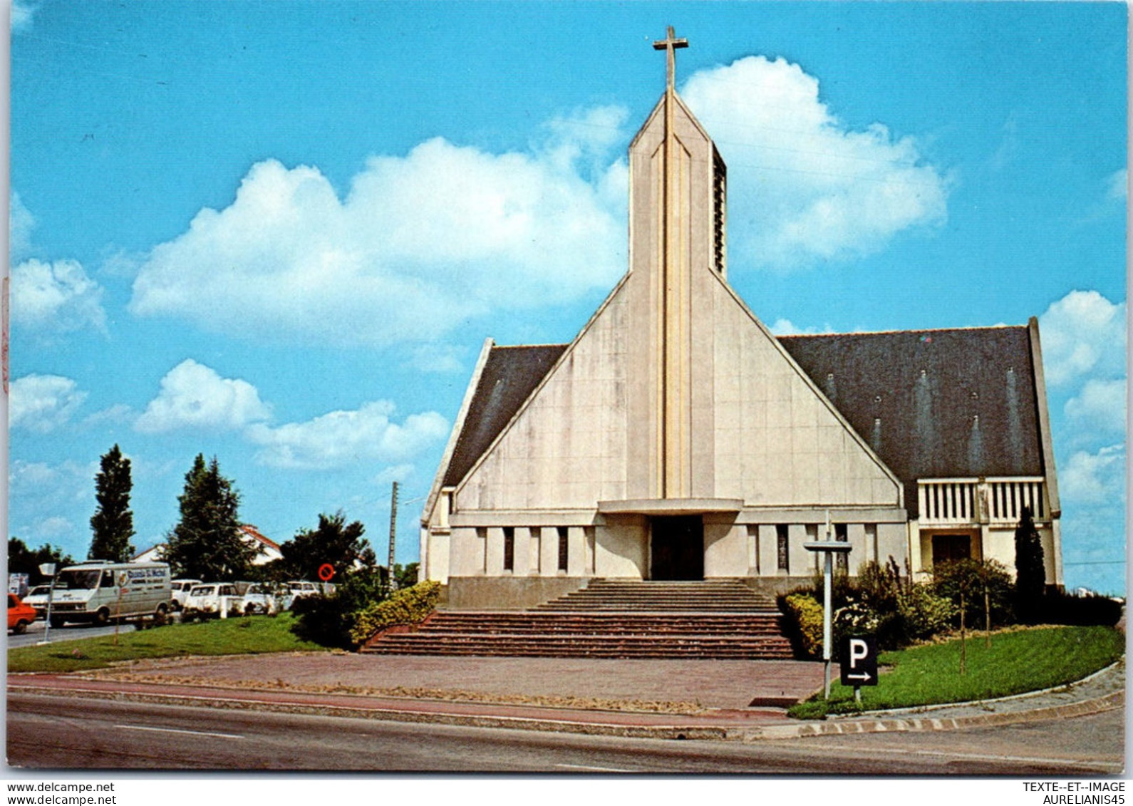 44 BOUAYE - L'eglise