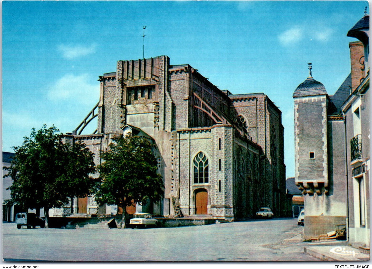 44 FROSSAY - L'église