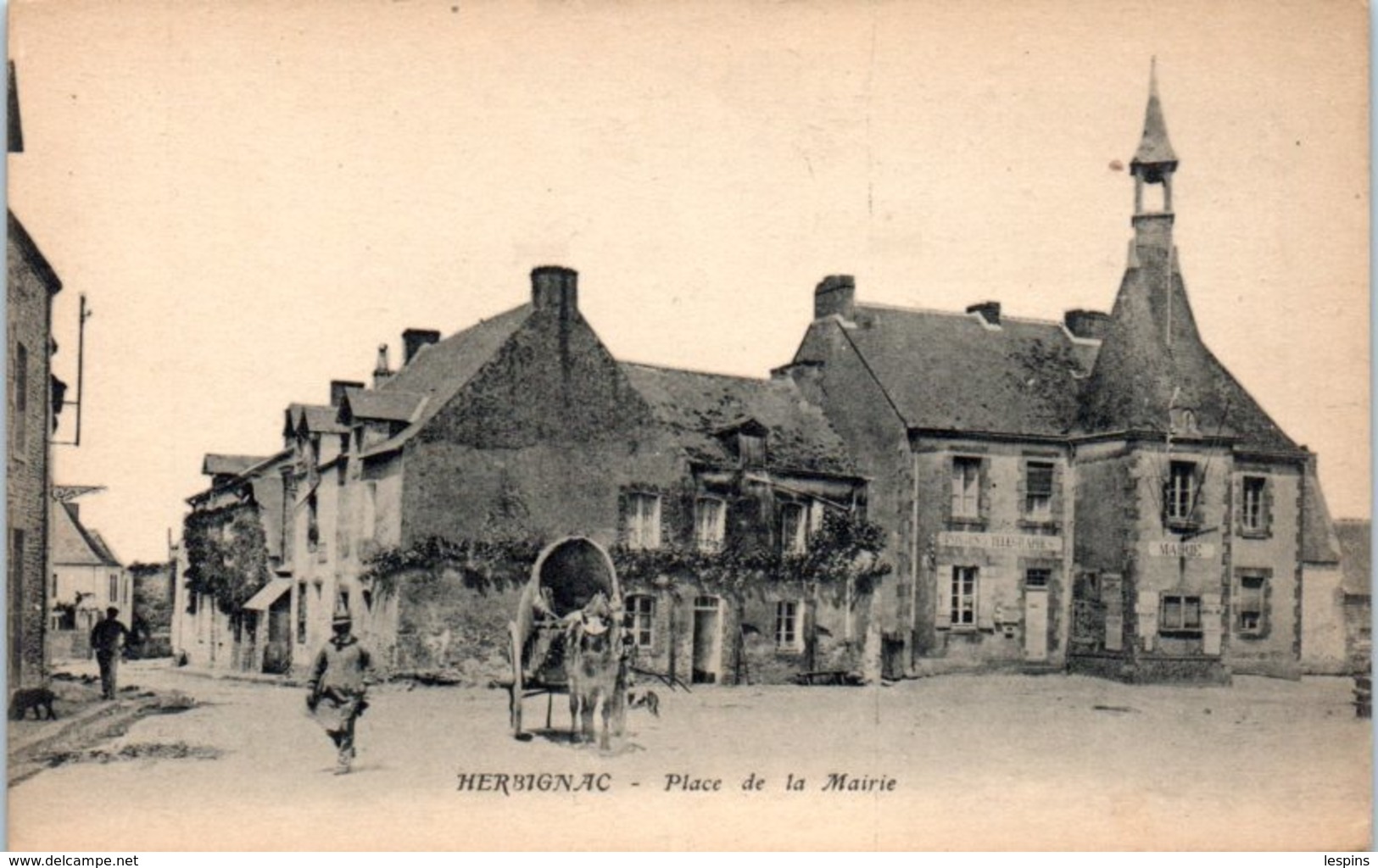 44 - HERBIGNAC -- Place de la Mairie