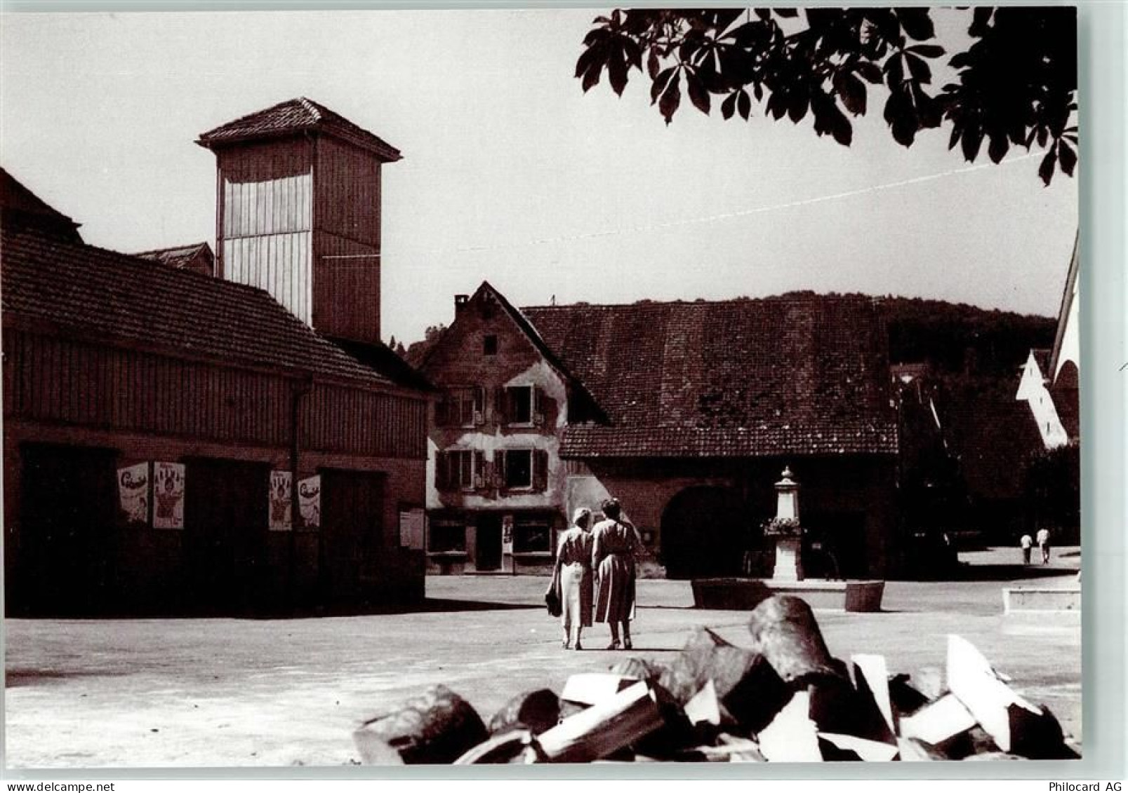 4402 Frenkendorf - Dorfplatz mit Holz für Schulhaus - 39374904
