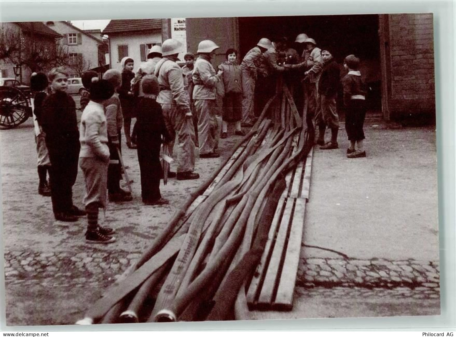 4402 Frenkendorf - Frauen im Zivilschutz beim Schlauchturm - 39374905