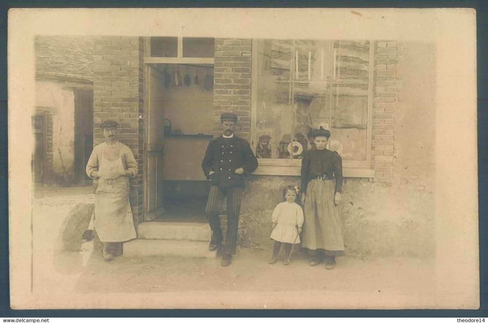 45 AMILLY Devanture de Magasin