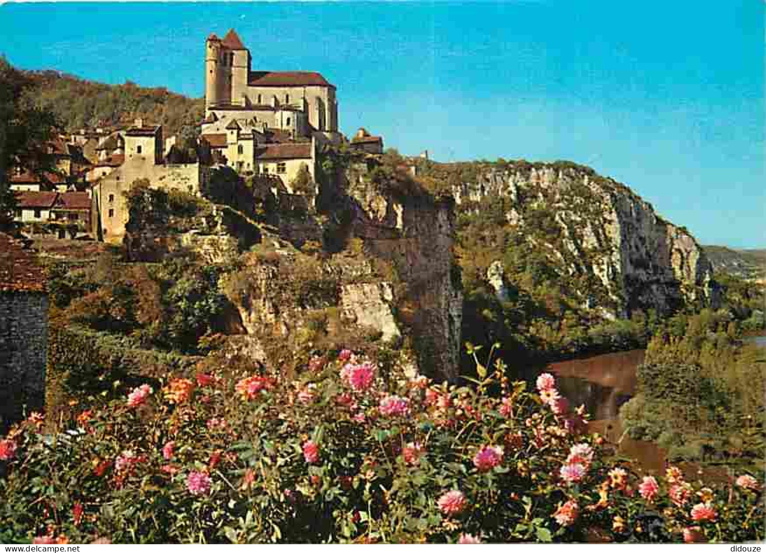 46 - Saint Cirq Lapopie - Le Village dominant le Lot - CPM - Voir Scans Recto-Verso