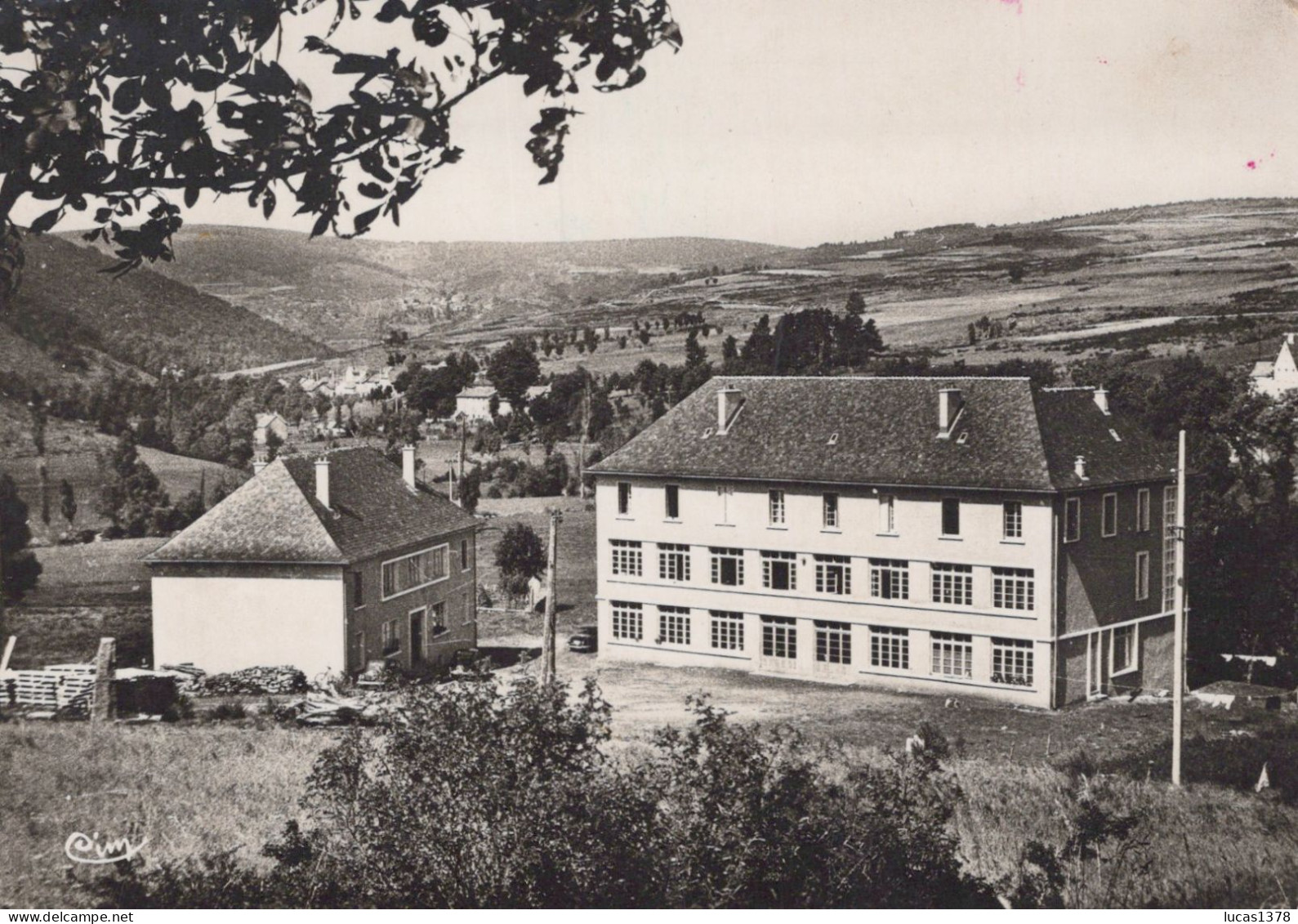 48 / LE BLEYMARD / LE GROUPE SCOLAIRE