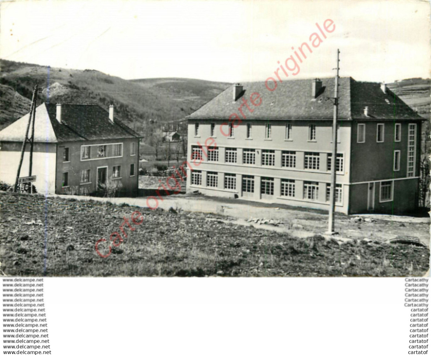 48.  LE BLEYMARD .  Le Groupe Scolaire .