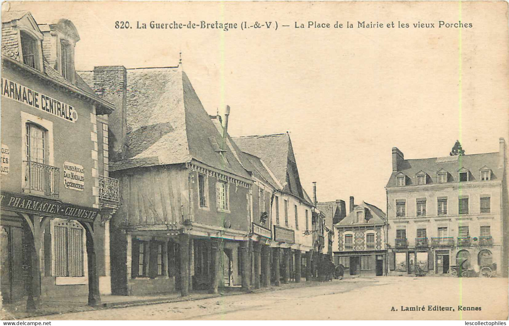 48772 - LA GUERCHE DE BRETAGNE - LA PLACE DE LA MAIRIE ET LES VIEUX PORCHES