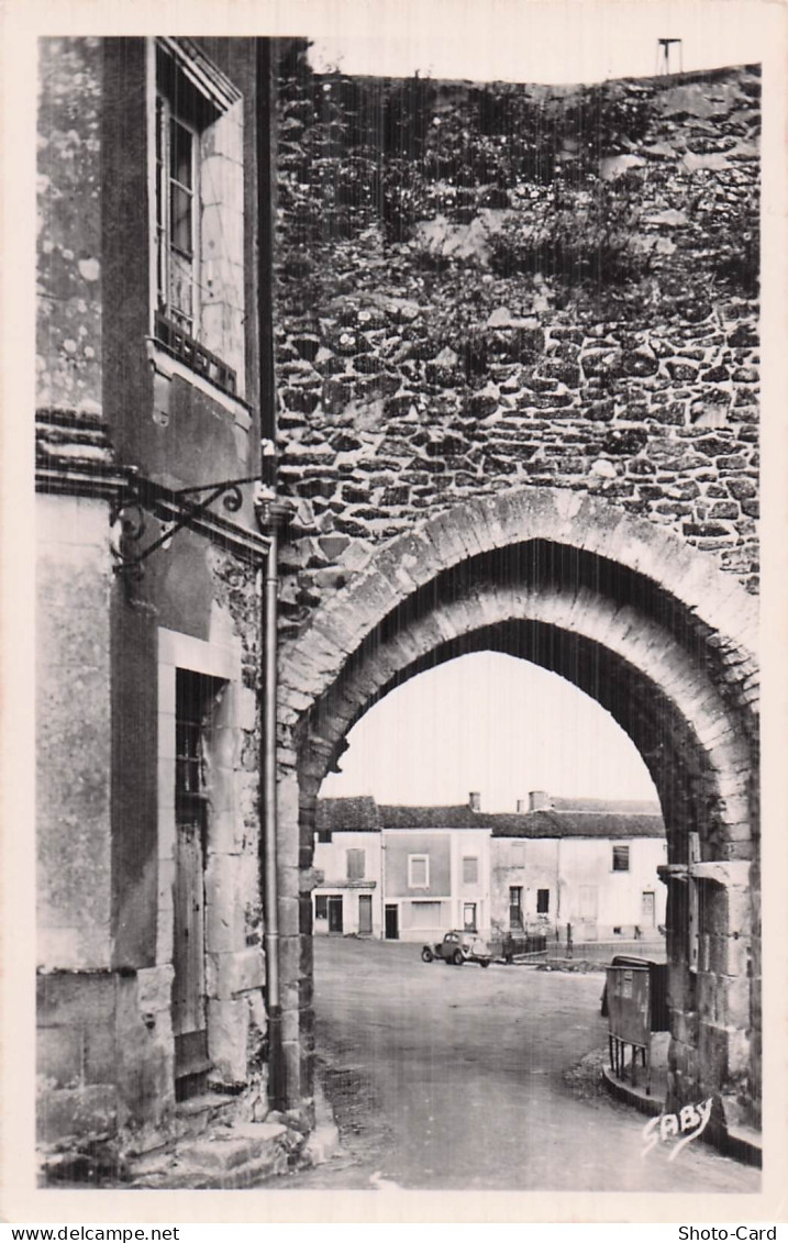 49 CHEMILLE PORTE DU VIEUX CHEMILLE