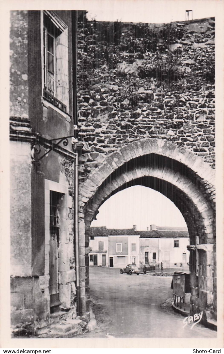 49 CHEMILLE PORTE DU VIEUX CHEMILLE