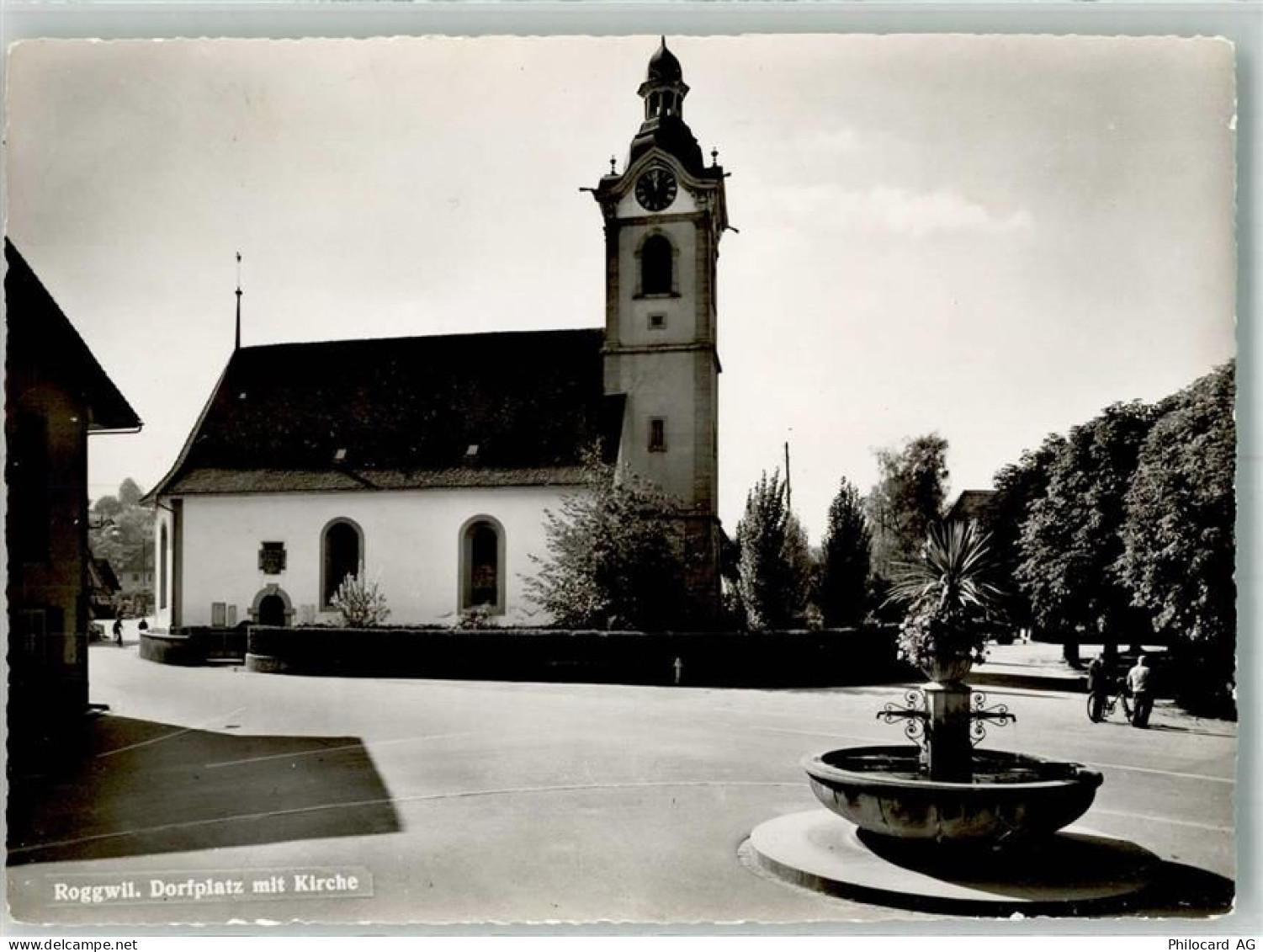 4914 Roggwil BE Foto AK Kirche Dorfplatz - 38021602