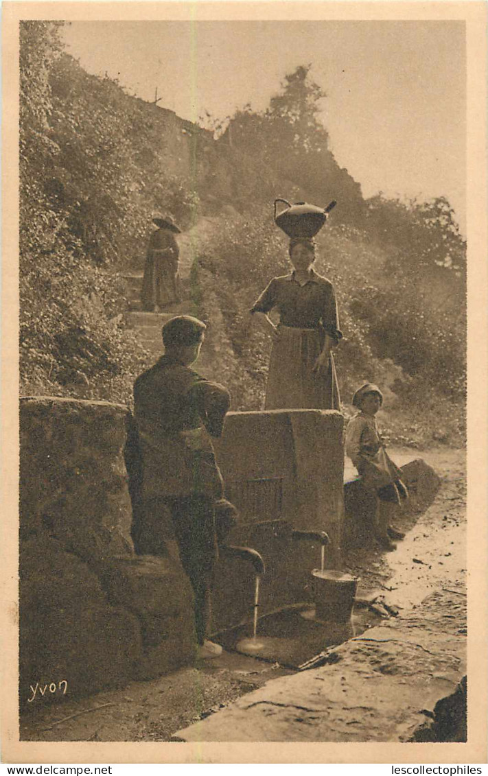 49197 - PEYREHORADE - BRAVES GENS DE PEYREHORADE BAVARDANT A LA FONTAINE