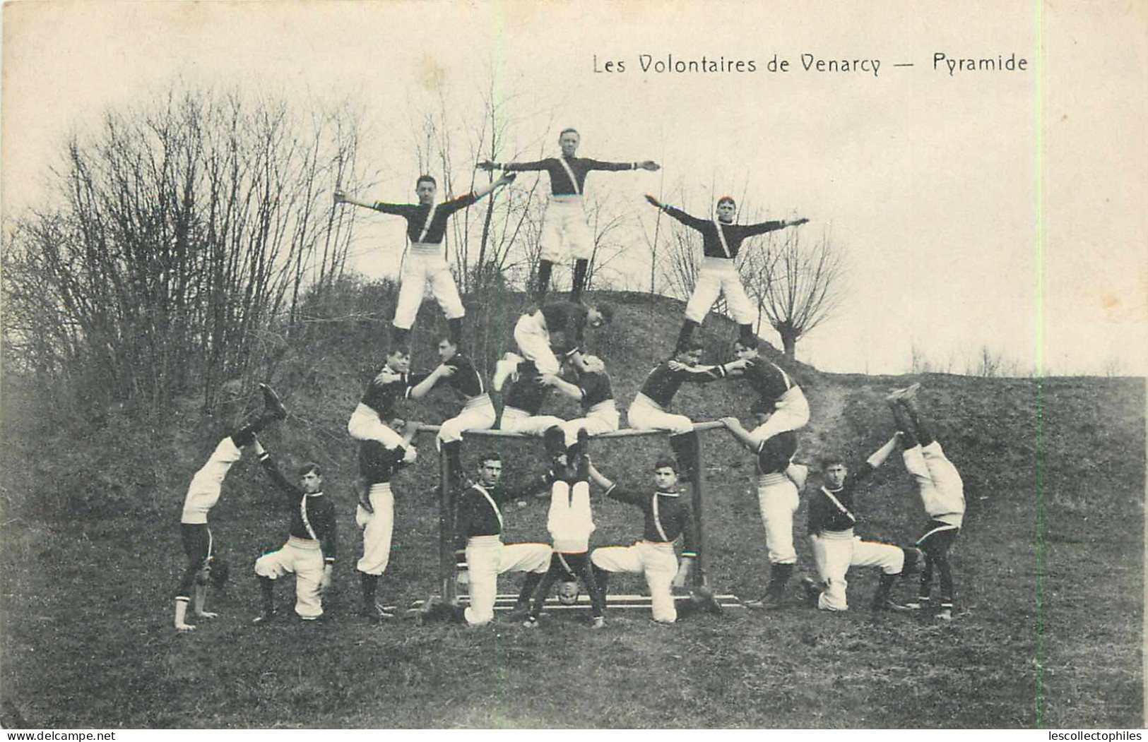 49669 - VENAREY LES LAUMES - LES VOLONTAIRES DE VENAREY / PYRAMIDE