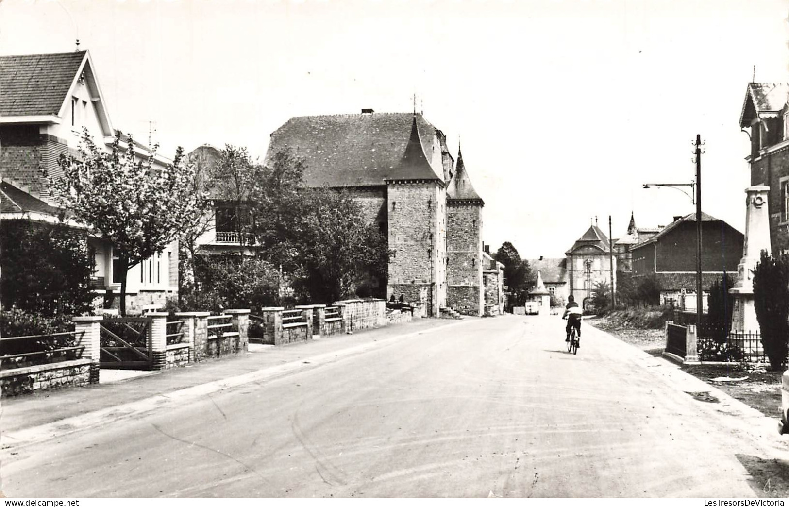 [-5%] BELGIQUE - Anthisnes - le vieux château - les fermes et le monuments - animé - Carte postale Ancienne