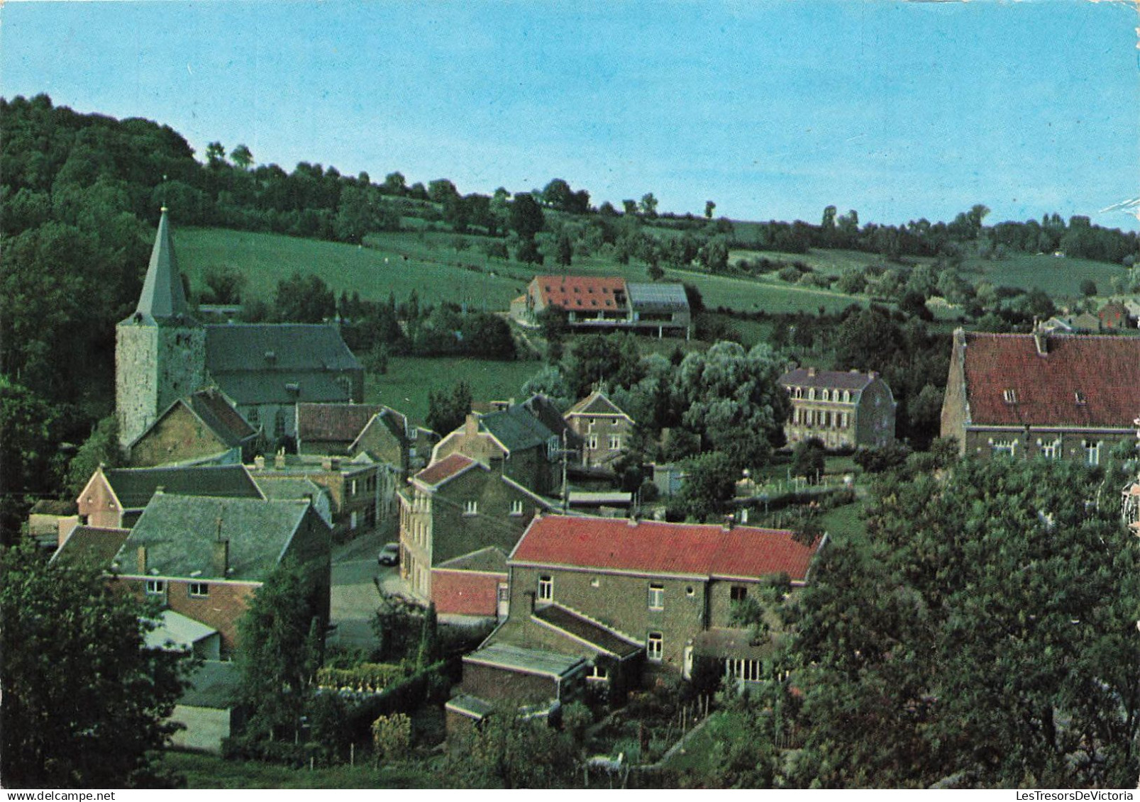 [-5%] BELGIQUE - Dorpskom Sint Martens Voeren - Sint Martinuskerk RCC "het veltmanshuis" en de jeugdherberg - Carte Post