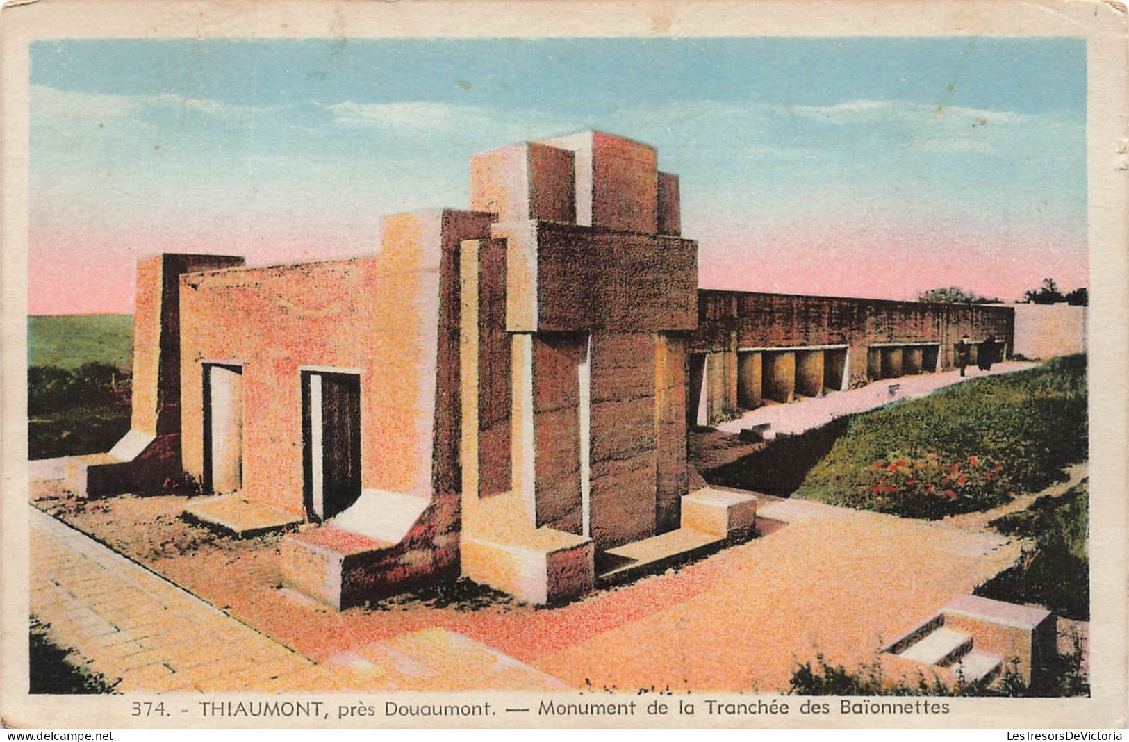[-5%] BELGIQUE - Thiaumont près Douaumont - vue sur le monument de la Tranchée des Baïonnettes - Carte Postale Ancienne