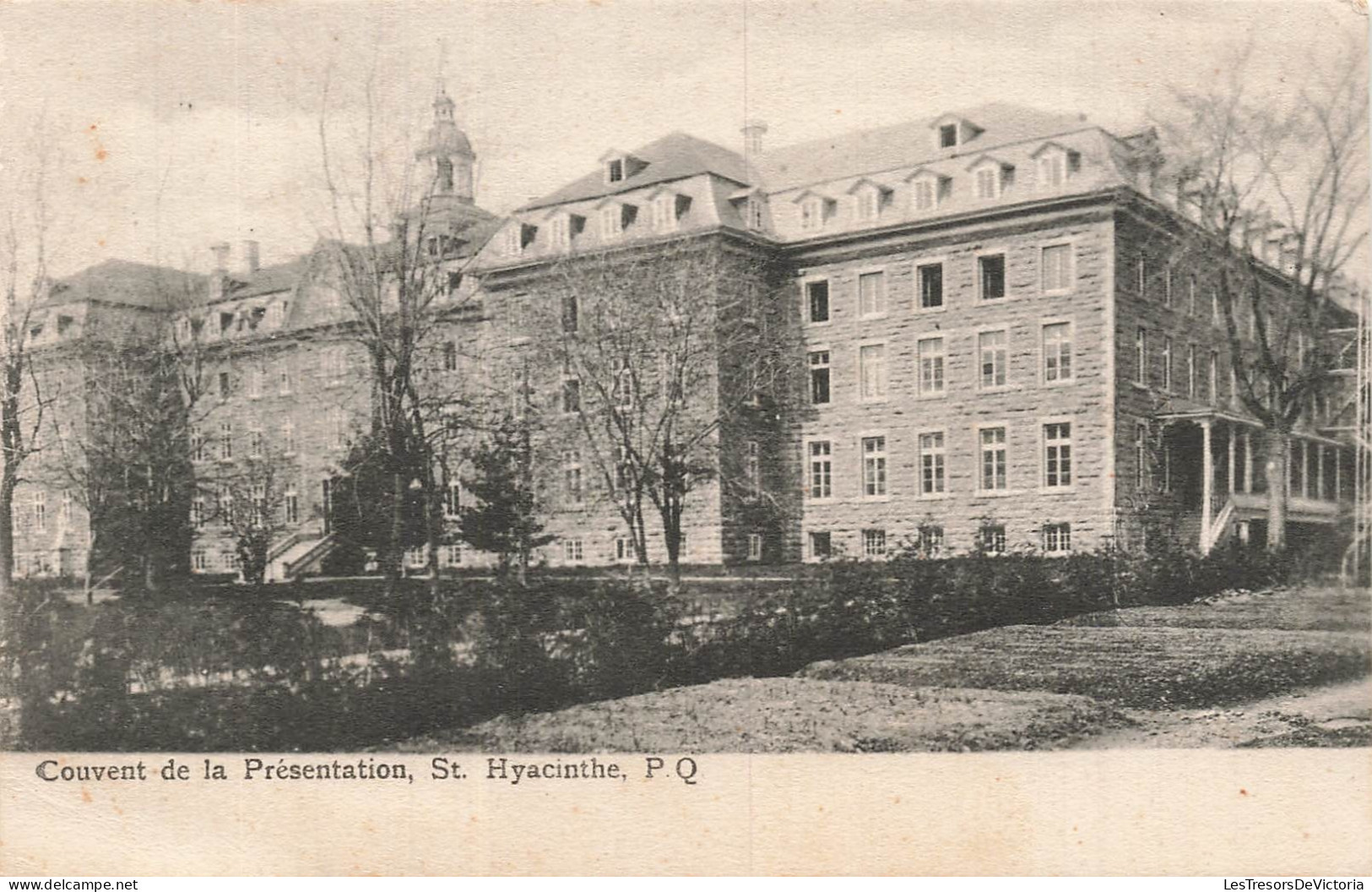 [-5%] CANADA - St Hyacinthe - PQ - Couvent de la Présentation - façade - cour - Carte Postale Ancienne