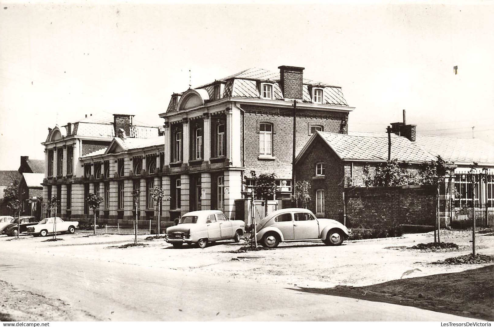 [-5%] FRANCE - Fosses La Ville  - Ecole Moyenne - Carte Postale