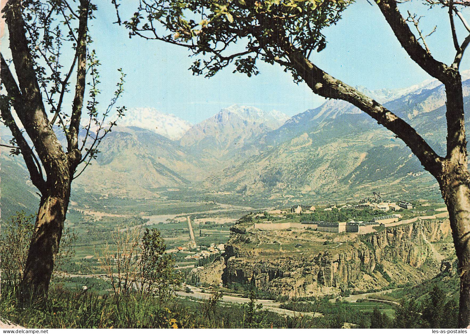 5 MONT DAUPHIN MONT DAUPHIN