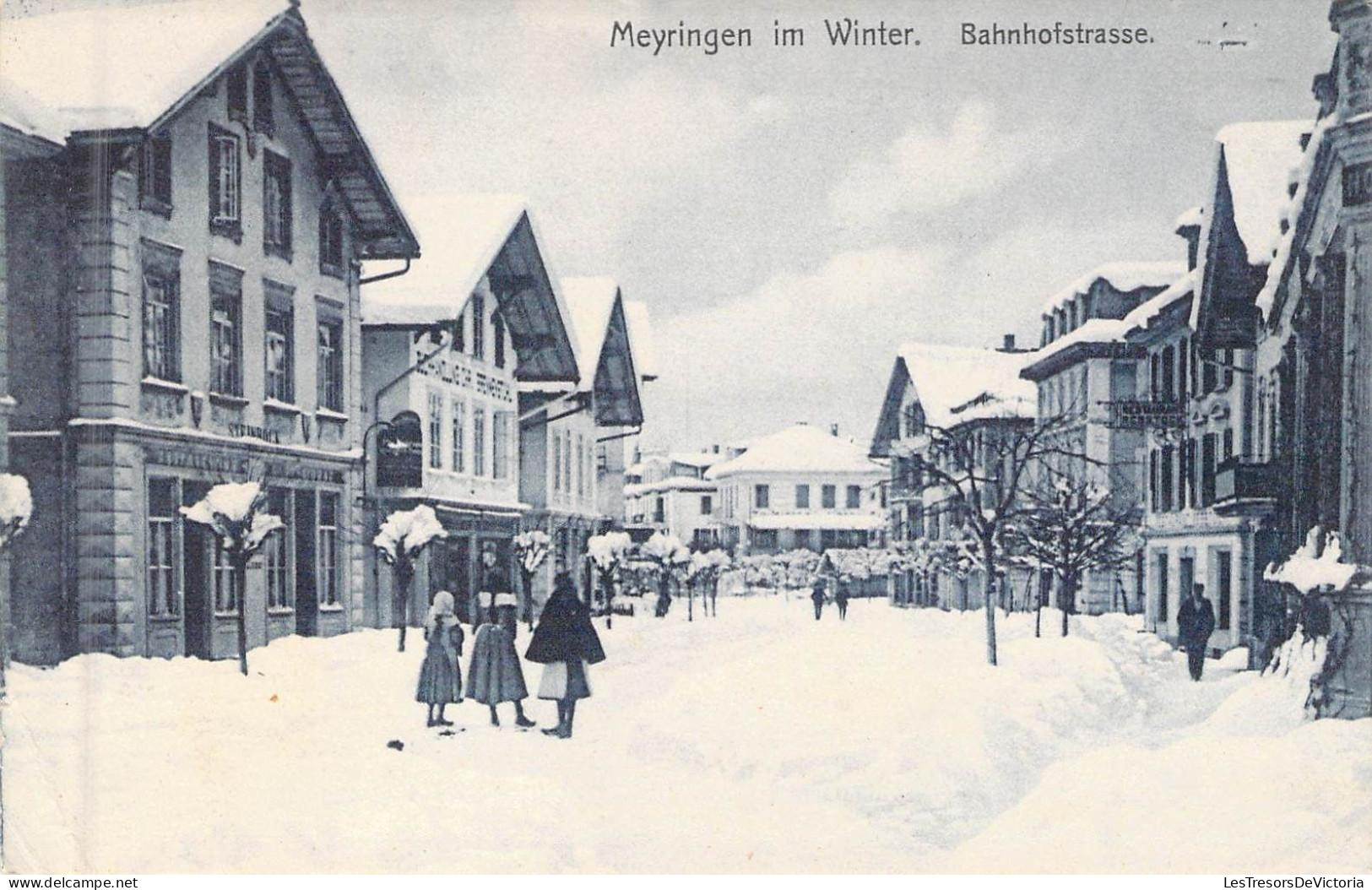 [-50%] SUISSE - Meyringen Im Winter - Bahnhofstrasse - Carte Postale Ancienne
