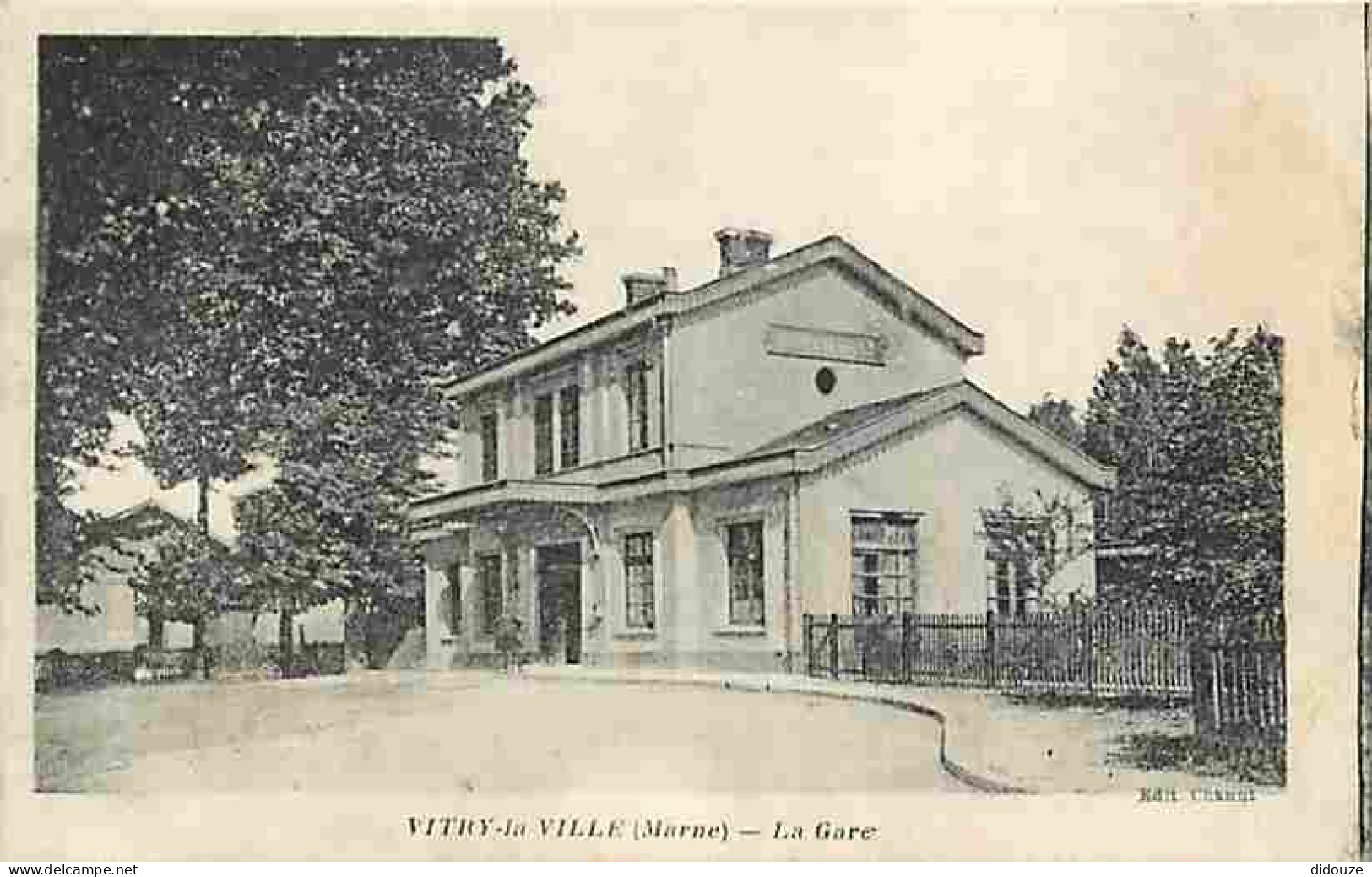 51 - Vitry la Ville - La Gare - Animée - CPA - Voir Scans Recto-Verso