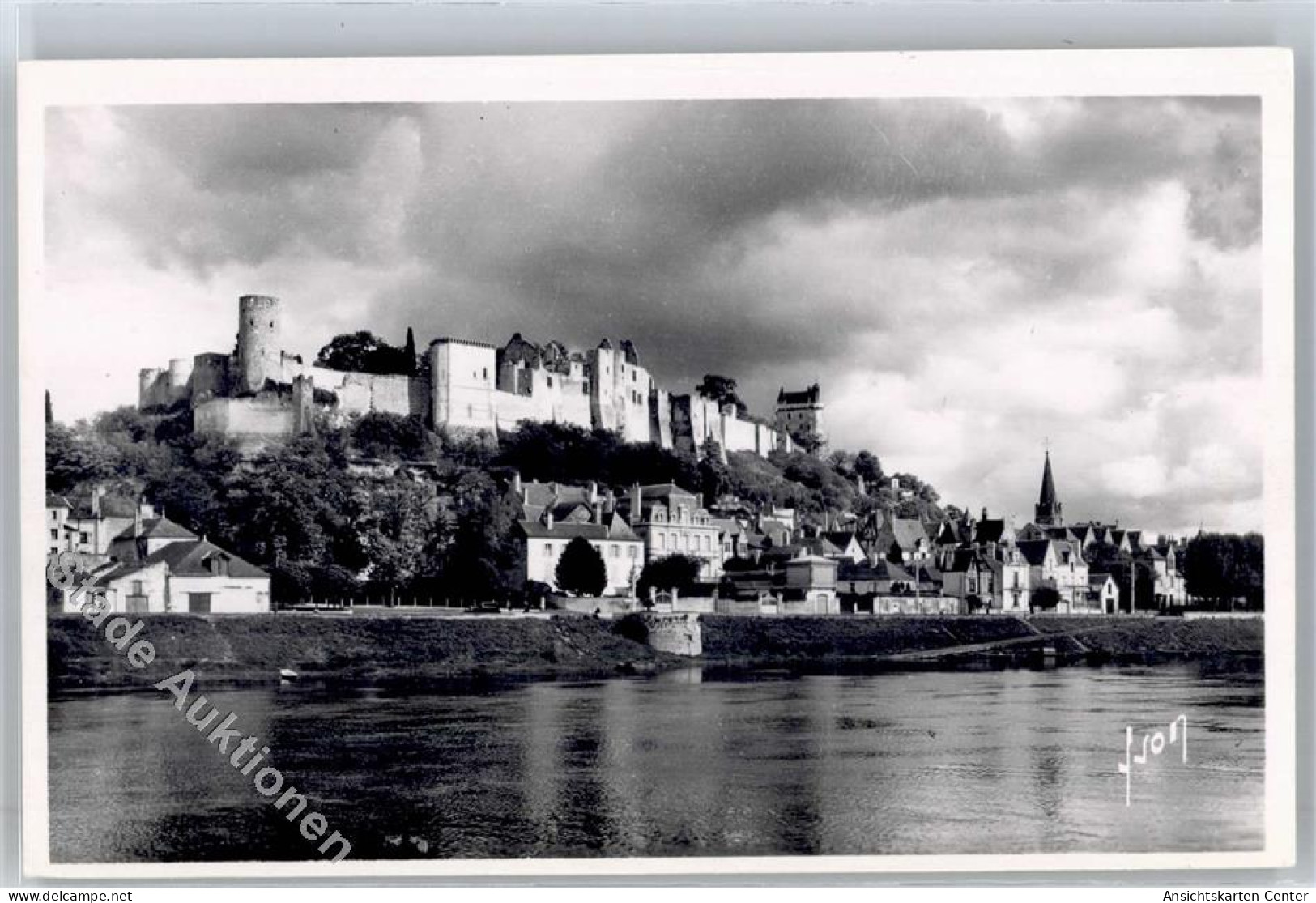51195318 - Chinon