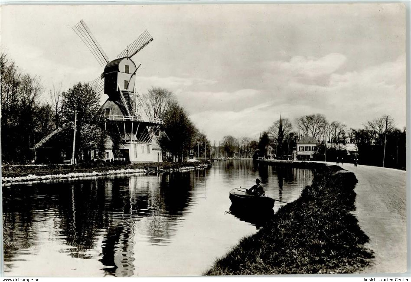 51817496 - Weesp