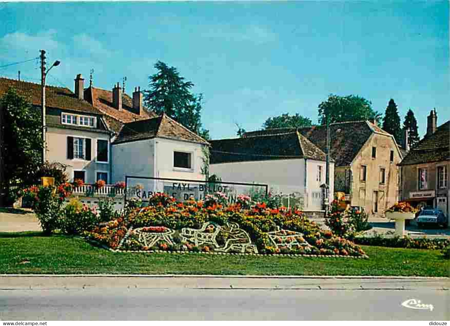 52 - Fayl-Billot - Place de la Barre - Fleurs - Automobiles - CPM - Voir Scans Recto-Verso