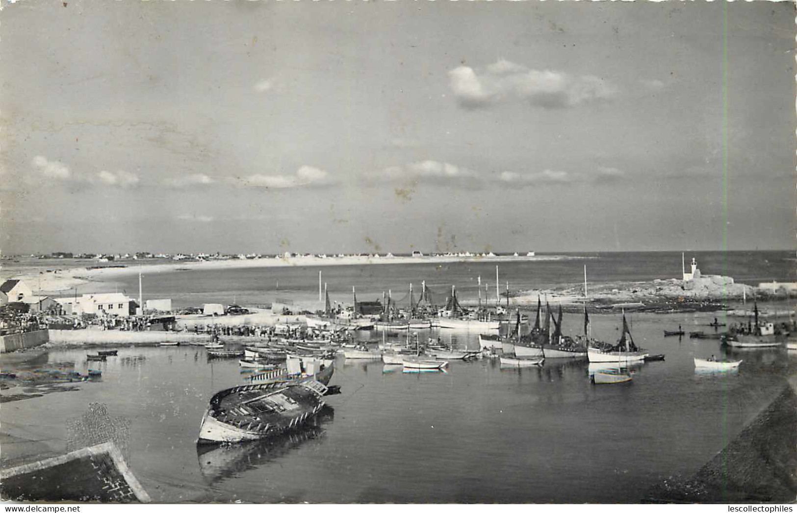 52608 - PLOBANNALEC LESCONIL - CPSM - LE PORT ET LA PLAGE DES SABLES BLANCS