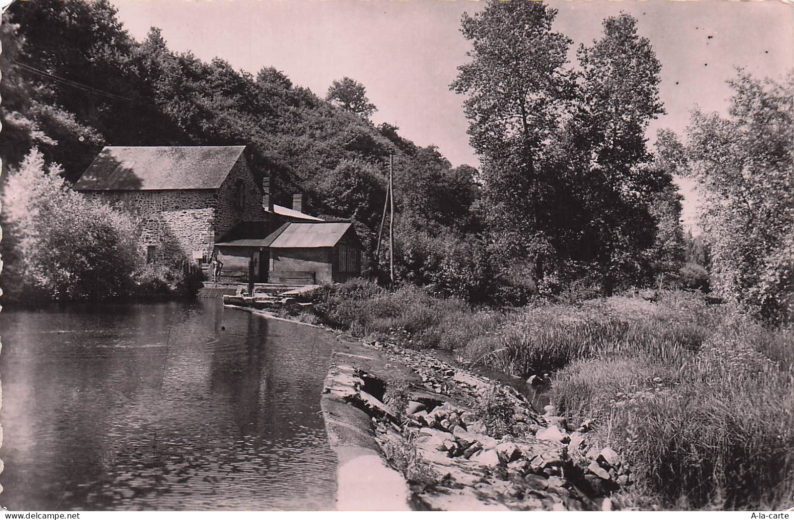 53 AMBRIERES LES VALLEES LE MOULIN DE GENES