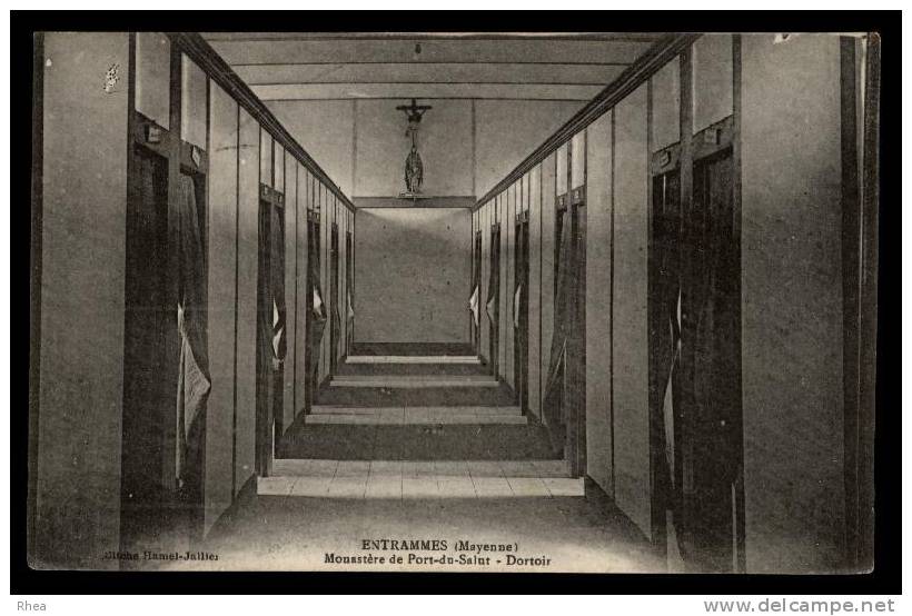 53 Entrammes monastere trappiste dortoir D53D K53130K C53094C RH076645