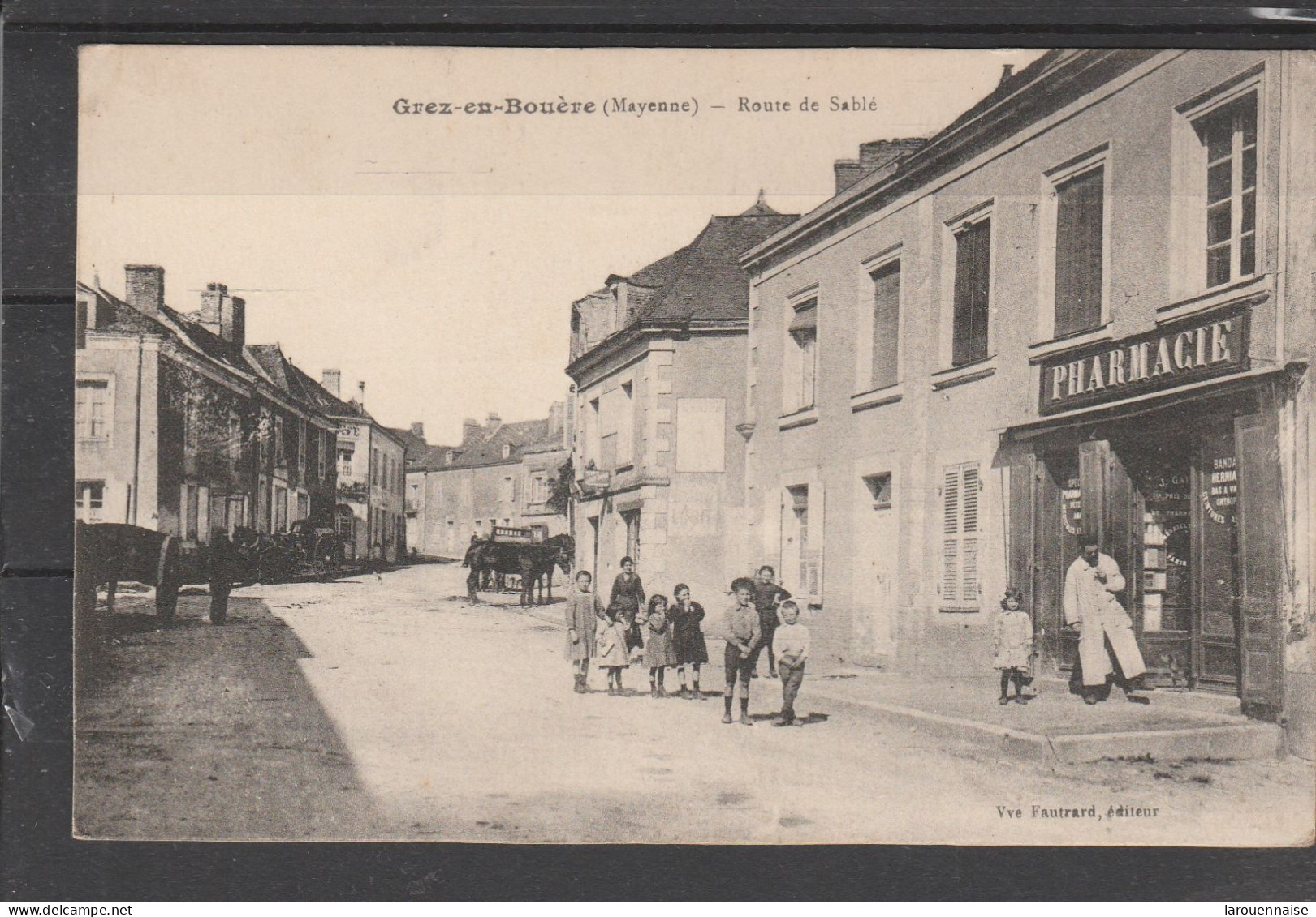 53 - GREZ EN BOUERE - Route de Sablé