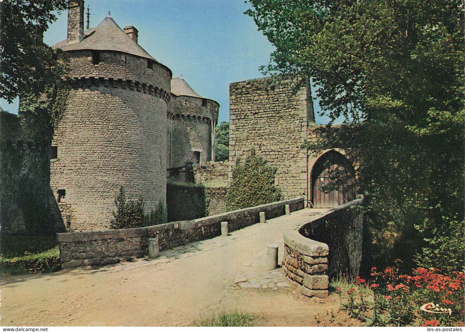 53 LASSAY LES CHATEAUX ENTREE DU CHATEAU