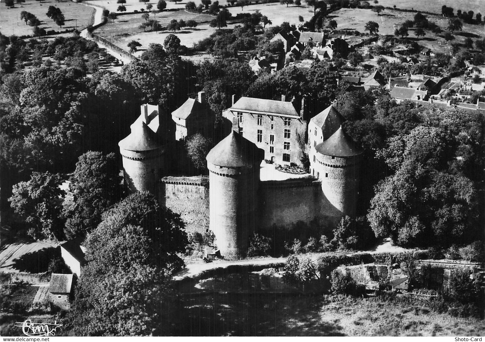 53 LASSAY LES CHATEAUX LE CHATEAU