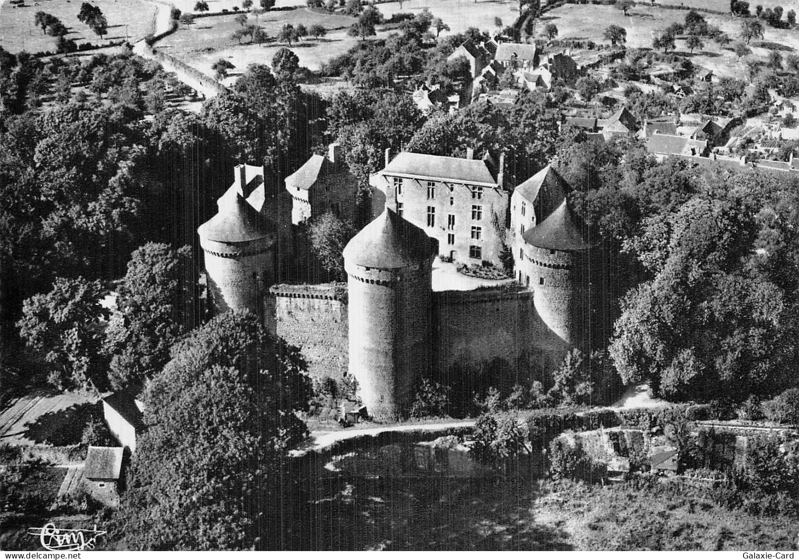 53 LASSAY LES CHATEAUX LE CHATEAU