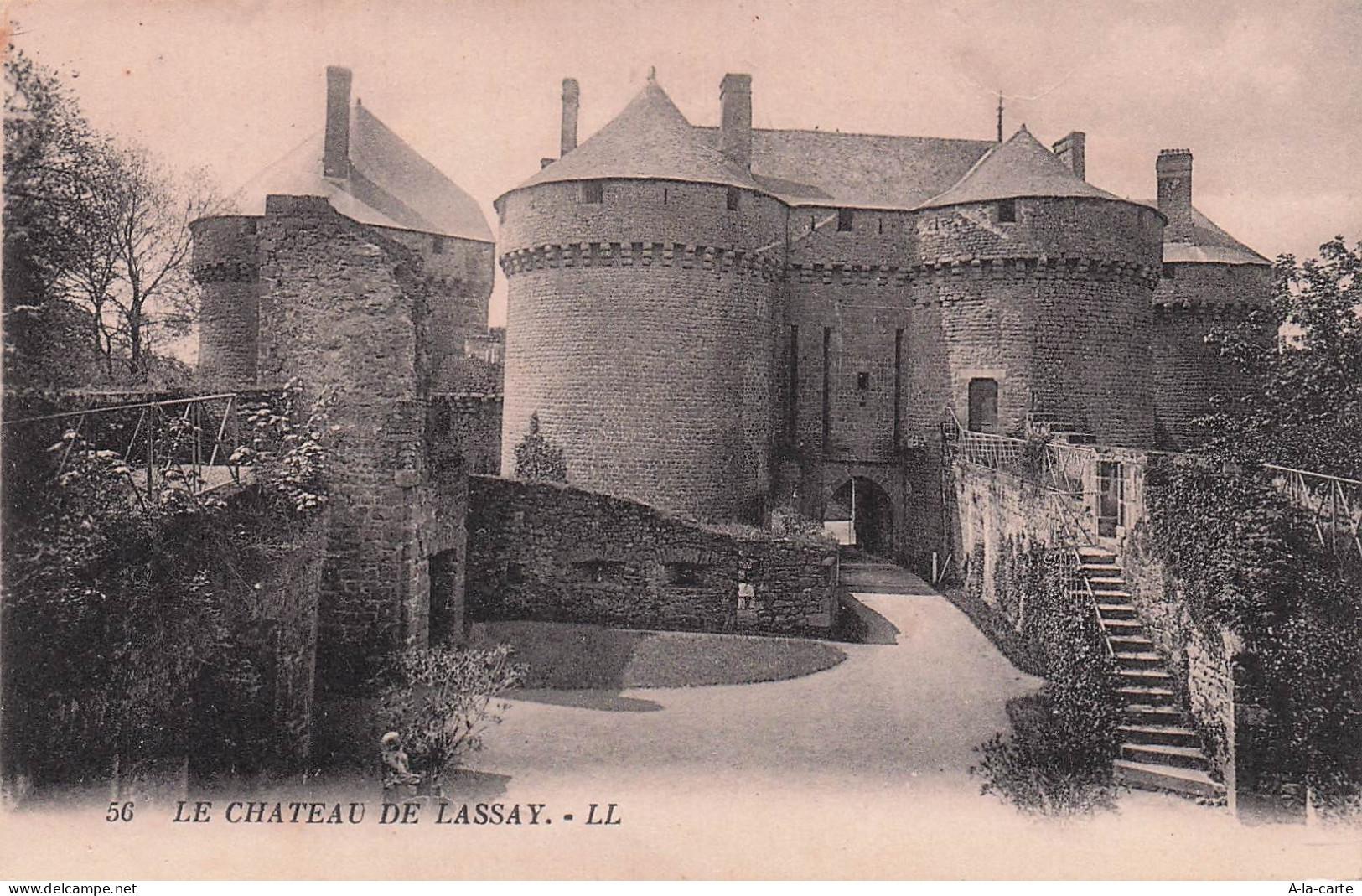 53 LASSAY LES CHATEAUX LE CHATEAU DE LASSAY