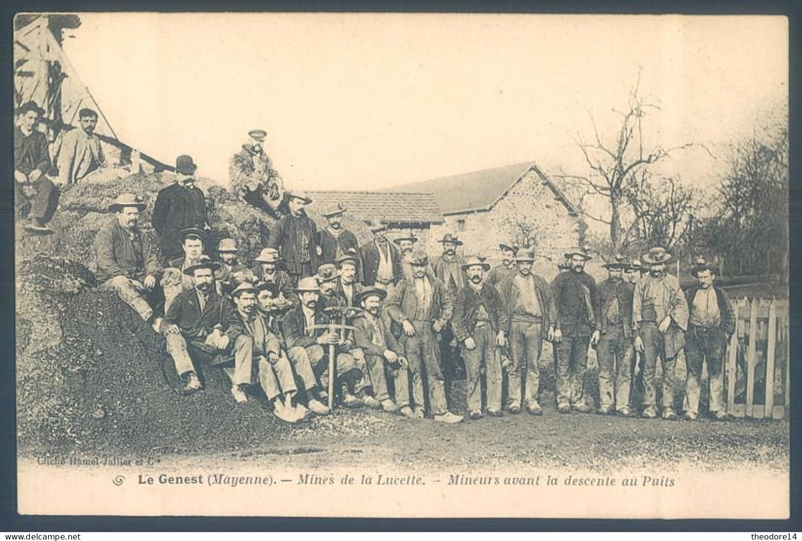 53 Le Genest Saint Isle Mines de la Lucette Mineurs avant la descente au Puits TBE