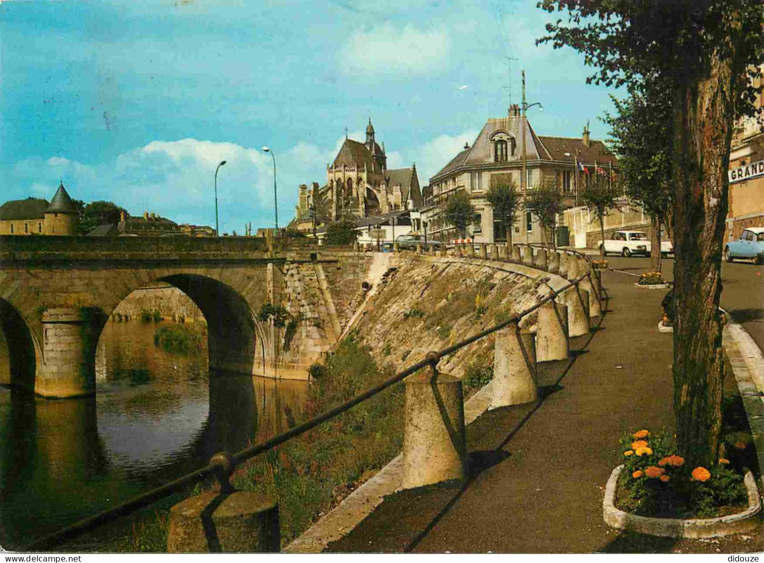 53 - Mayenne - Les bords de la Mayenne - CPM - Voir Scans Recto-Verso