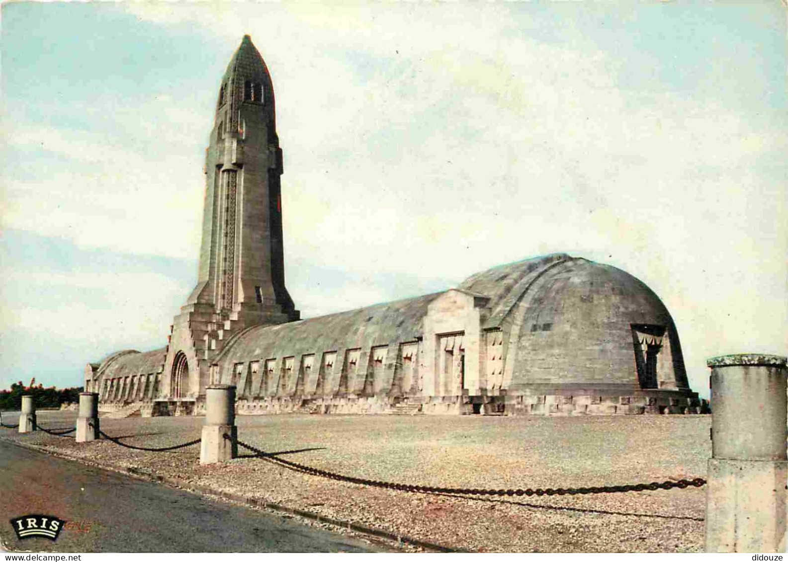 55 - Douaumont - L'Ossuaire de Douaumont - Carte Dentelée - CPSM Grand Format - Voir Scans Recto-Verso