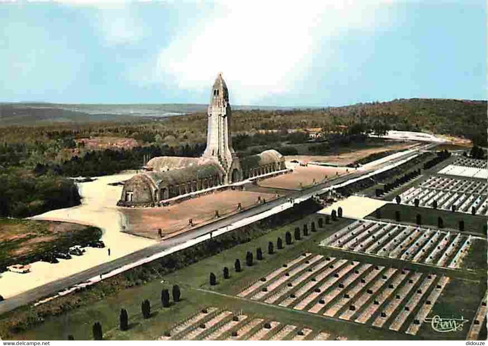 55 - Douaumont - L'Ossuaire de Douaumont - Vue aérienne - CPM - Voir Scans Recto-Verso
