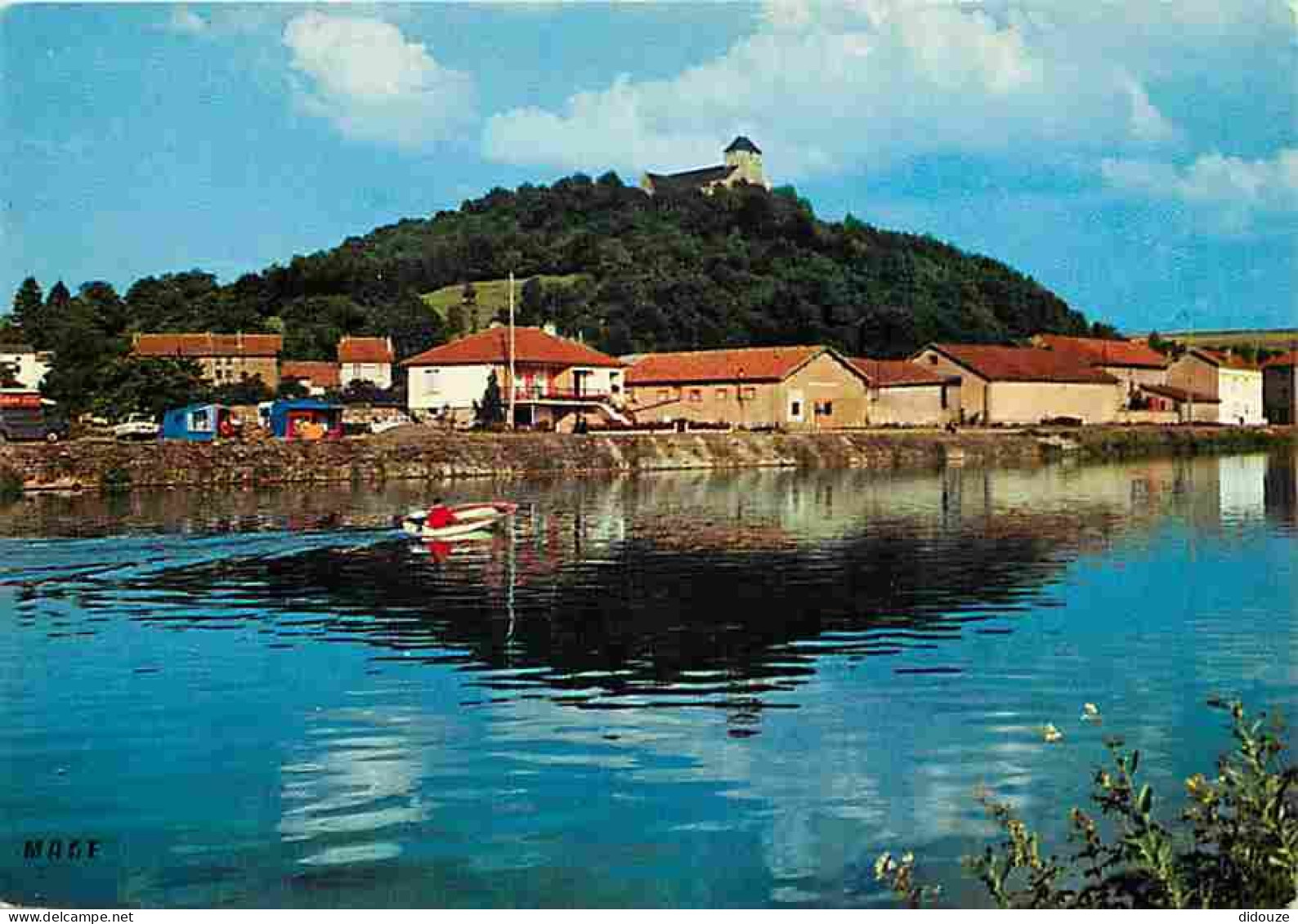 55 - Dun sur Meuse - La Meuse et l'Eglise sur la hauteur - CPM - Voir Scans Recto-Verso