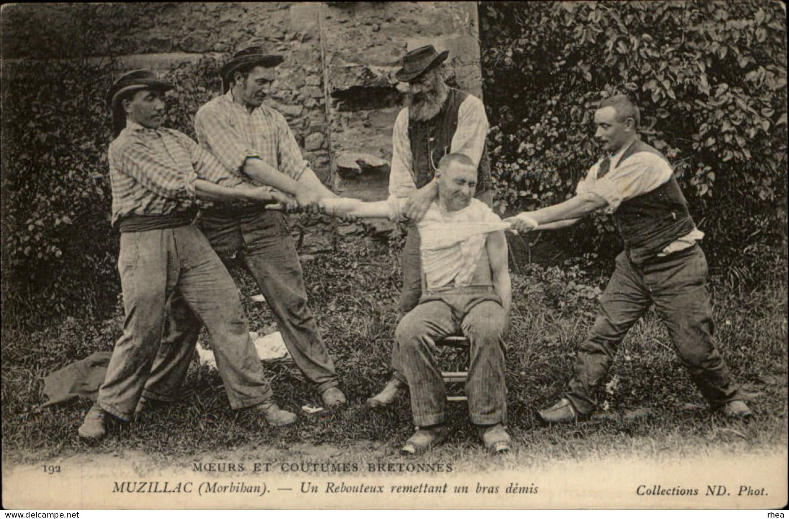 56 - 192  MUZILLAC (Morbihan) - Un Rebouteux remettant un bras démis - Julien Josso - Moeurs et Coutumes Bretonnes MCB