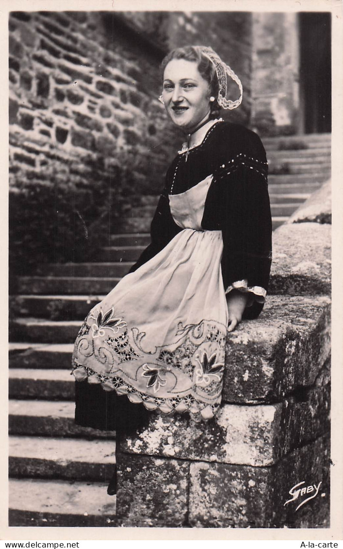 56 GOURIN JEUNE FILLE DE GOURIN