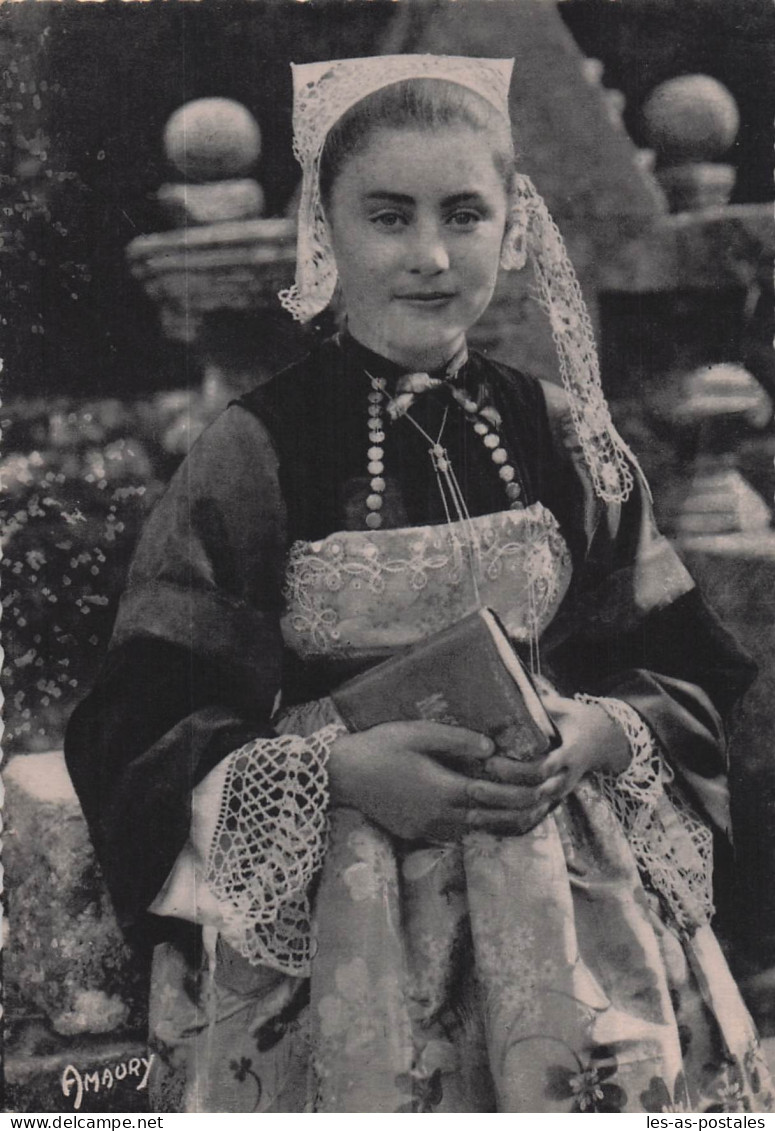 56 GUEMENE SUR SCORFF JEUNE FILLE DE GUEMENE SUR SCORFF