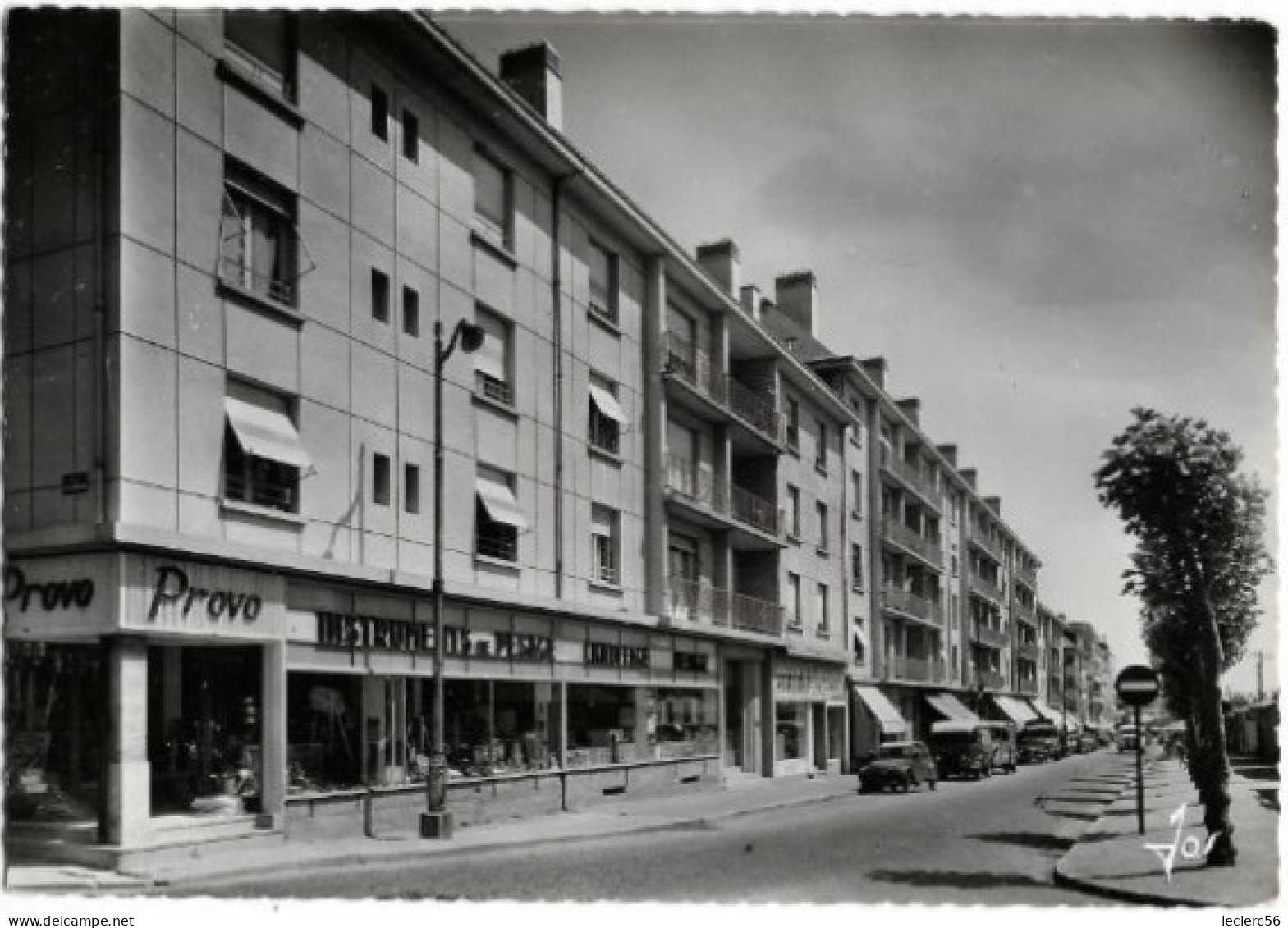 56 LORIENT RUE GENERAL LECLERC ET ROUTE DE VANNES A QUIMPERLE MAGASIN PROVO CPSM format cpm