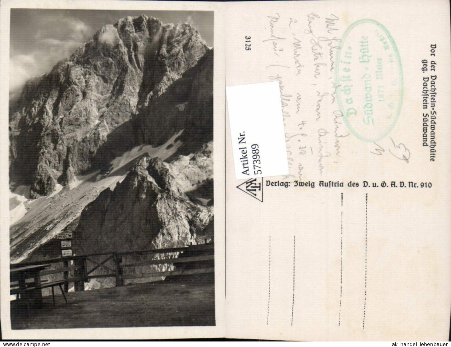 573989,Vor der Dachstein-Südwand-Hütte Ramsau am Dachstein