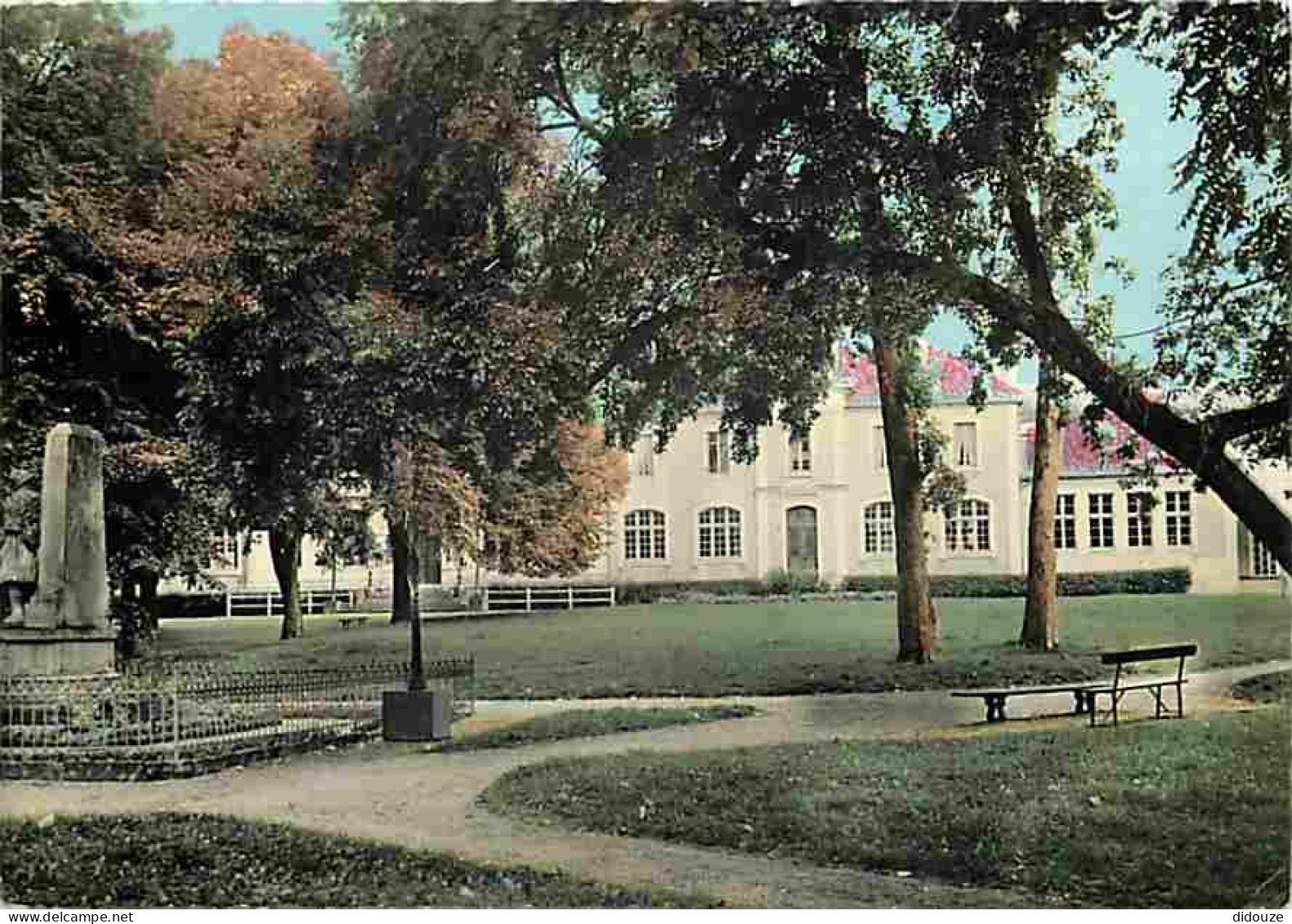 58 - Pougues les Eaux - L'Hotel de Ville - CPM - Voir Scans Recto-Verso