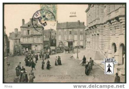 61 La Ferté-Macé - 11. LA FERTE-MACE (Orne) - Place de la République  Halle aux Grains - cpa