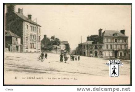 61 La Ferté-Macé - 26  LA FERTE-MARCE - La Place du Château - cpa