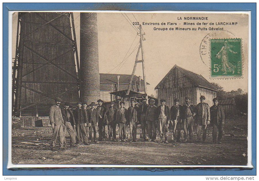 61 - LARCHAMP --  Mine de fer - Groupe de Mineurs au puits....